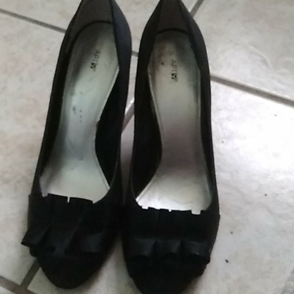 Open toe dress heals